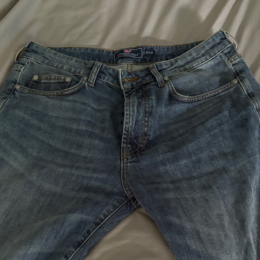 Vineyard Vines Men’s Straight Jeans in Faded Blue Denim